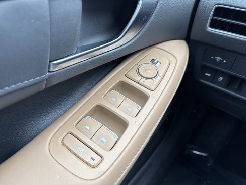 Used 2021 Hyundai Sonata Limited w/ Preferred Accessory Package image 31