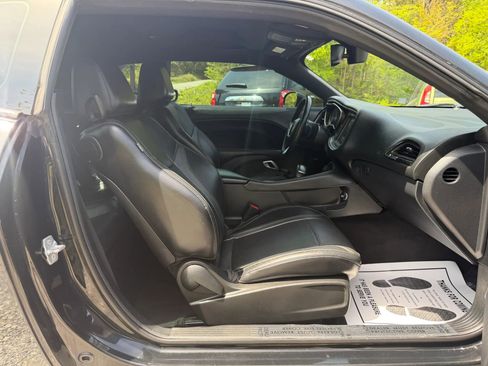 Used 2015 Dodge Challenger SXT Plus w/ Driver Convenience Group RWD image 18
