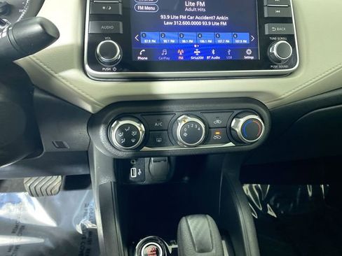 Used 2022 Nissan Versa SV image 8