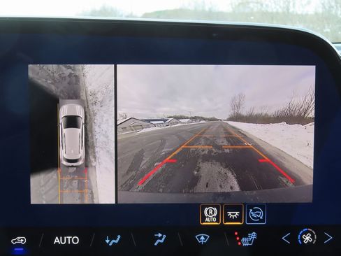 New 2026 Chevrolet Equinox EV LT image 8