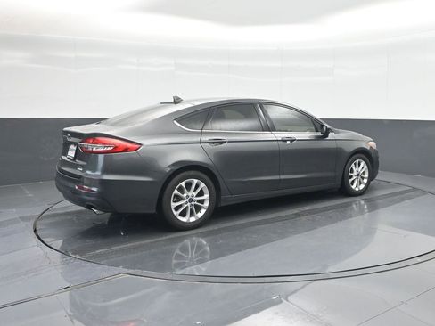 Used 2020 Ford Fusion SE FWD image 15