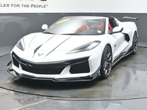 Used 2023 Chevrolet Corvette Stingray Convertible w/ Chrome Exterior Badge Package RWD image 7