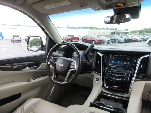 Used 2018 Cadillac Escalade Luxury w/ LPO, Radiant Package AWD/4WD image 29