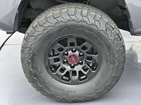 Used 2020 Toyota Tacoma TRD Sport image 31