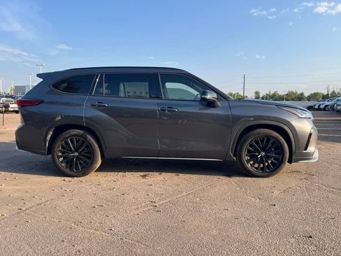 Used 2023 Toyota Highlander XSE AWD/4WD image 6