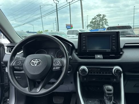 Used 2020 Toyota RAV4 XLE FWD image 15