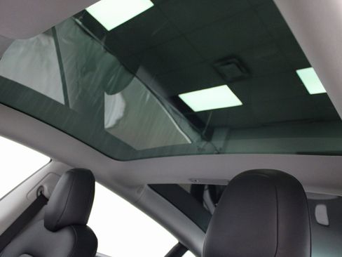 Used 2019 Tesla Model 3 Mid Range image 14