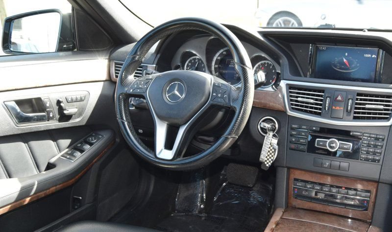 Used 2013 Mercedes-Benz E 350 4MATIC Sedan image 29