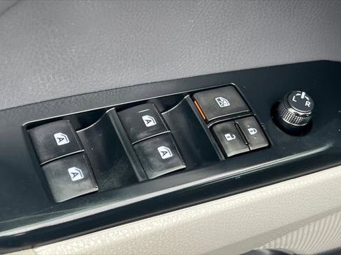 Certified 2018 Toyota Camry LE image 13