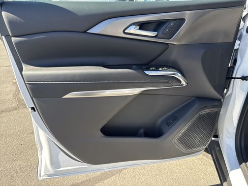 New 2026 Chevrolet Traverse LT FWD image 9