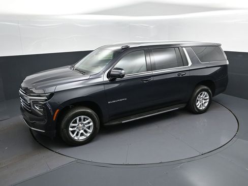 New 2026 Chevrolet Suburban LT w/ Comfort Package image 32