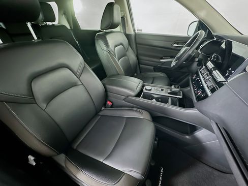 Used 2025 Nissan Pathfinder SL image 33