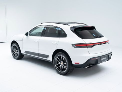 Certified 2025 Porsche Macan image 3