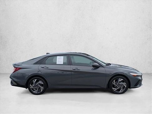 Certified 2025 Hyundai Elantra Sport FWD image 4