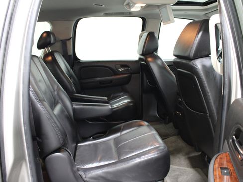 Used 2007 Chevrolet Suburban LT w/ LT Preferred Equipment Group image 24