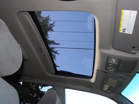 Used 2005 Toyota 4Runner SR5 AWD/4WD image 9