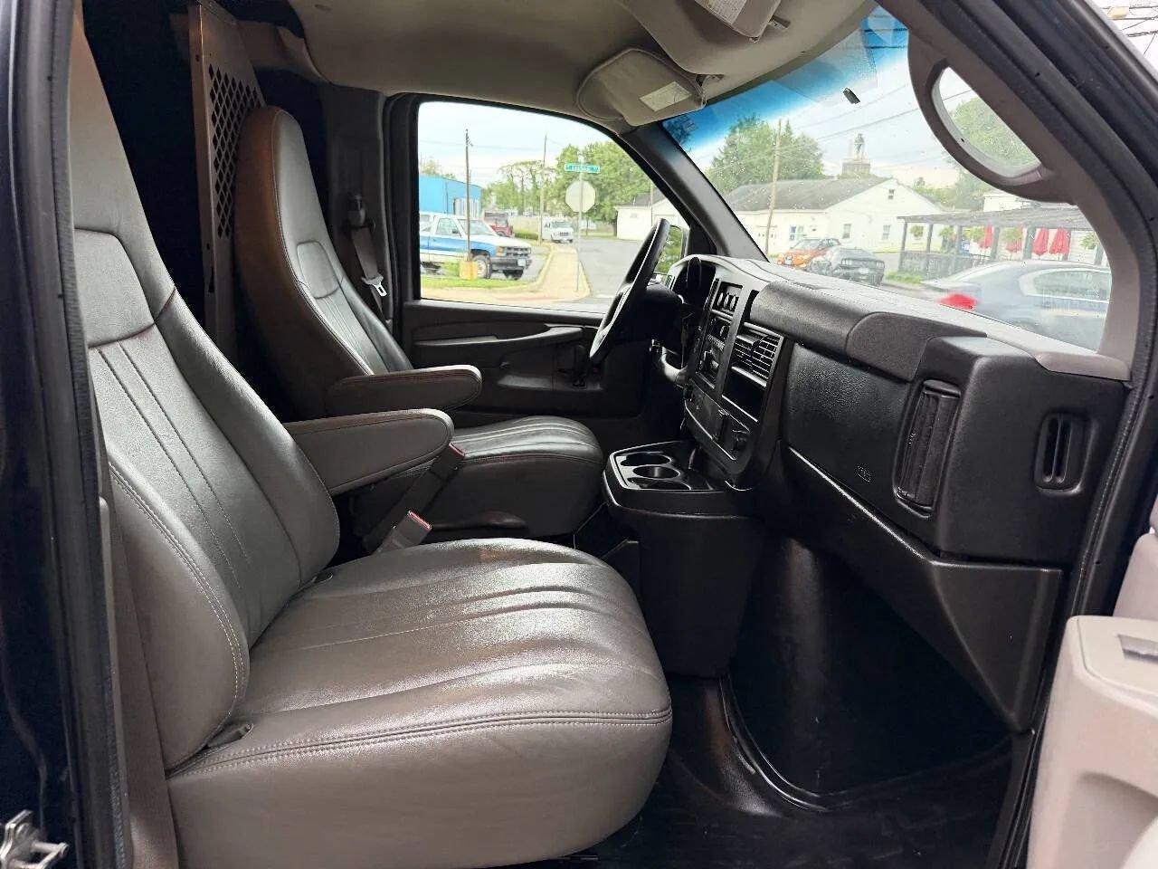 Used 2015 Chevrolet Express 2500 w/ Cold Climate Package RWD image 31