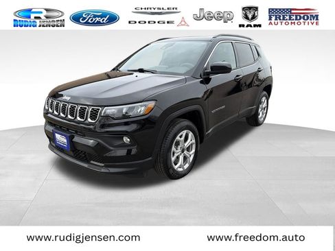 Used 2025 Jeep Compass Latitude w/ Sun & Sound Group AWD/4WD image 1