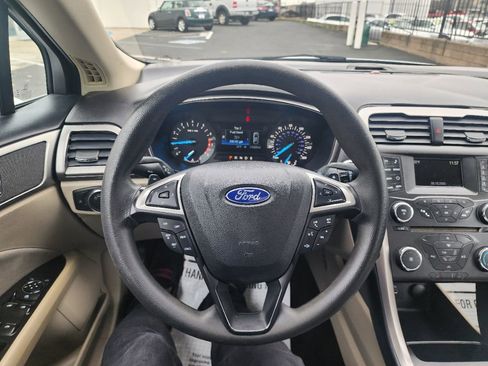 Used 2017 Ford Fusion SE image 18