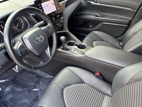 Used 2022 Toyota Camry SE FWD image 12