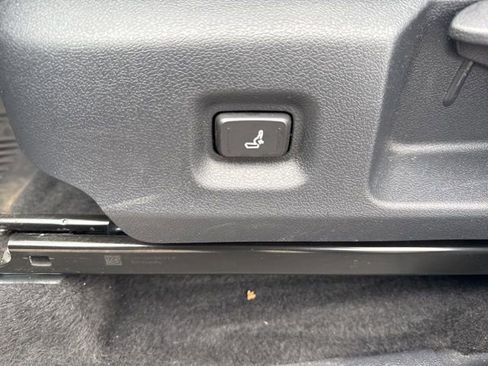 Used 2025 Toyota Tacoma SR5 w/ SR5 Upgrade Package image 11