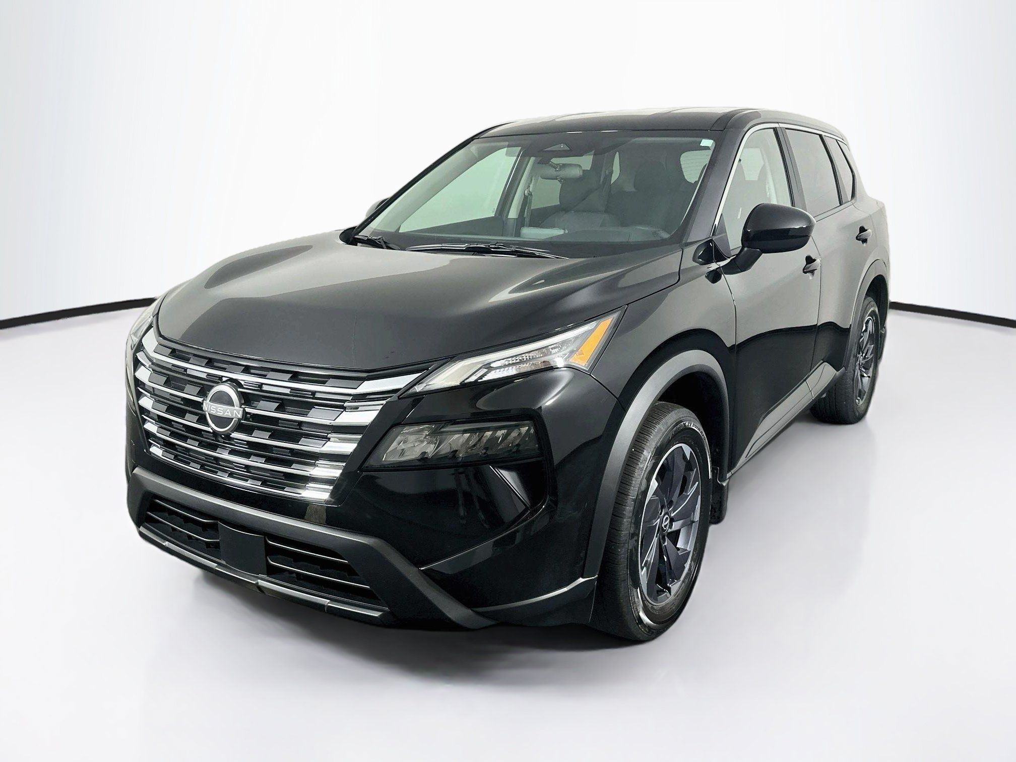 Used 2025 Nissan Rogue SV FWD image 2