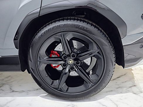 Used 2020 Lamborghini Urus image 52