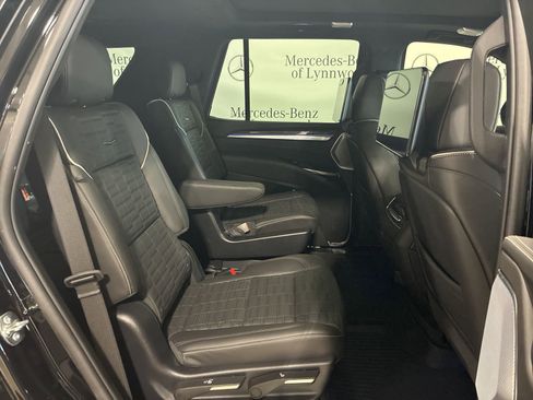 Used 2025 Cadillac Escalade V image 6