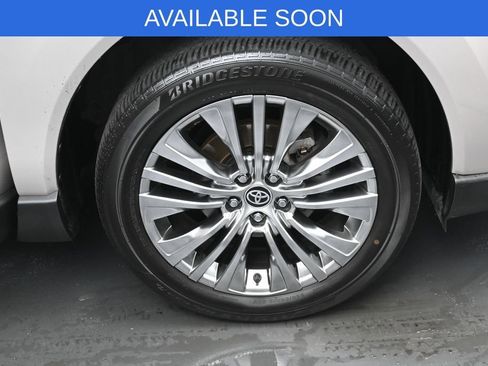 Used 2021 Toyota Venza XLE w/ Softex Package AWD/4WD image 40