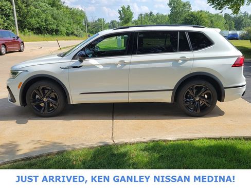 Used 2024 Volkswagen Tiguan SE R-Line FWD image 6
