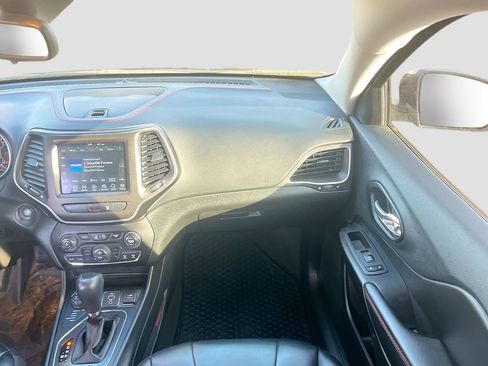 Used 2022 Jeep Cherokee Trailhawk AWD/4WD image 22
