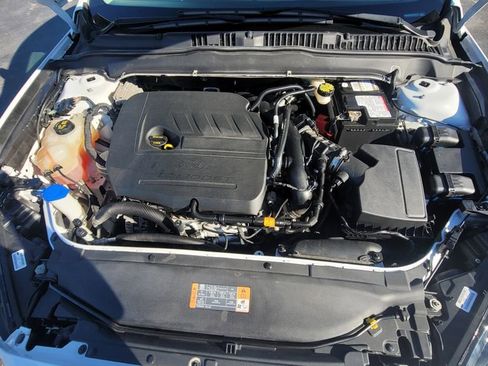 Used 2015 Ford Fusion SE w/ Equipment Group 202A FWD image 17