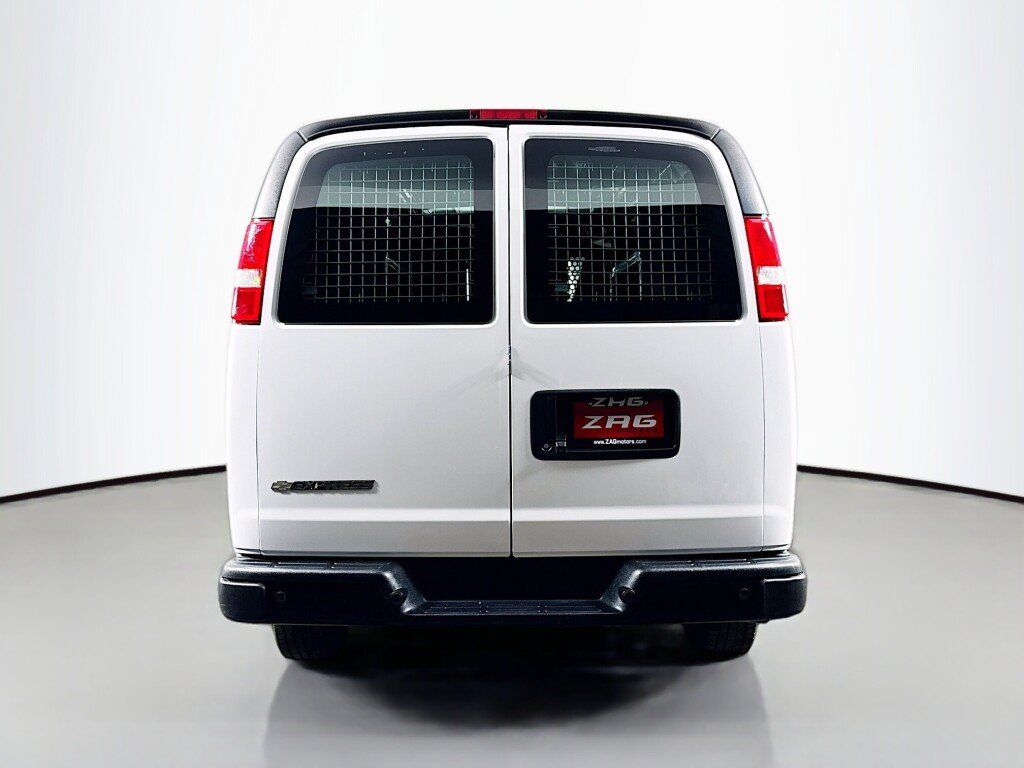 Used 2019 Chevrolet Express 2500 w/ Driver Convenience Package RWD image 4