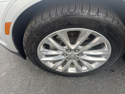 Used 2019 Cadillac XT5 Platinum image 10