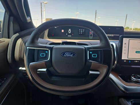 Used 2025 Ford Expedition King Ranch AWD/4WD image 17