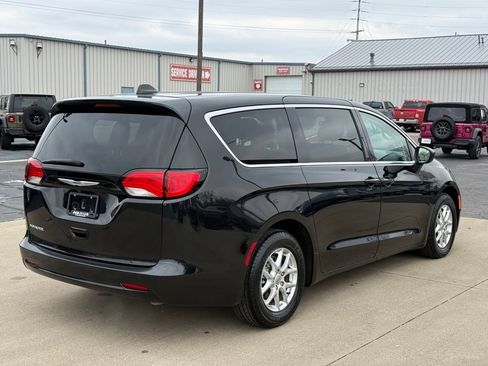 Used 2023 Chrysler Voyager LX FWD image 7