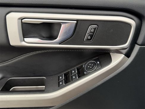 Used 2024 Ford Explorer XLT image 19