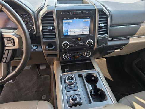 Used 2019 Ford Expedition XLT w/ Equipment Group 202A AWD/4WD image 17