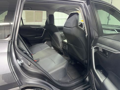 Used 2022 Toyota RAV4 LE image 12