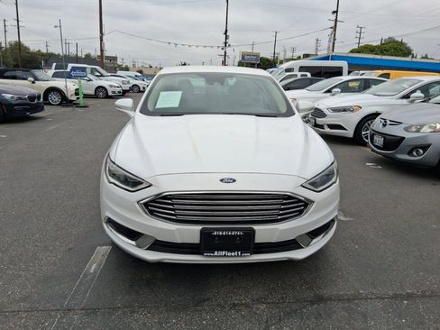 Used 2018 Ford Fusion SE w/ Equipment Group 602A FWD image 2
