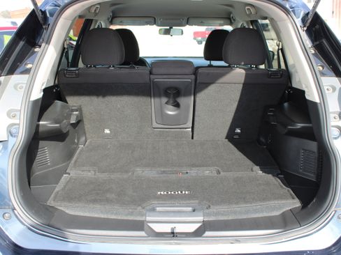 Used 2016 Nissan Rogue SV image 5