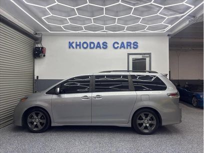 Used 2017 Toyota Sienna SE Premium