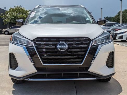 Used 2023 Nissan Kicks SV FWD image 3
