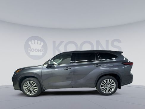 Used 2025 Toyota Highlander Platinum AWD/4WD image 7