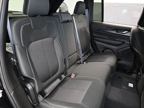 Used 2025 Jeep Grand Cherokee Laredo image 37