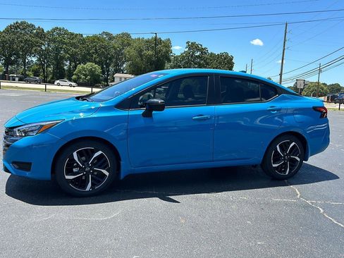 New 2025 Nissan Versa SR w/ Trunk Package image 2