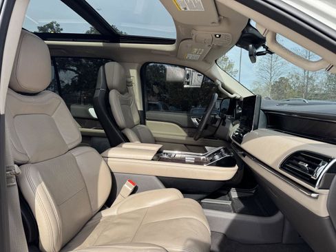 Used 2024 Lincoln Navigator L Reserve image 29