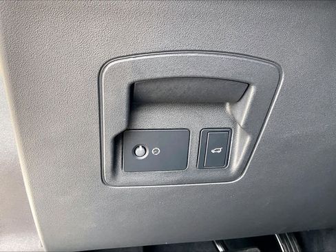 Used 2026 Land Rover Range Rover Velar Dynamic SE image 32