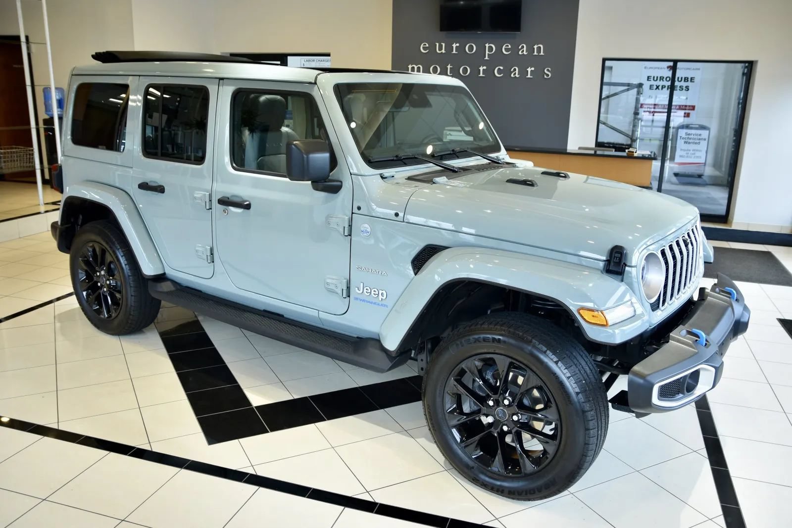 Used 2024 Jeep Wrangler Unlimited Sahara w/ Technology Group AWD/4WD image 7