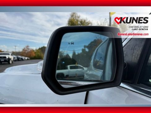 Used 2023 GMC Acadia SLT image 32